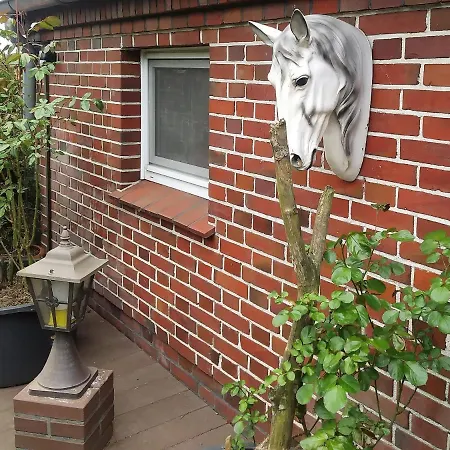 Ranchhouse Hunde Und Pferde Willkommen Aurich